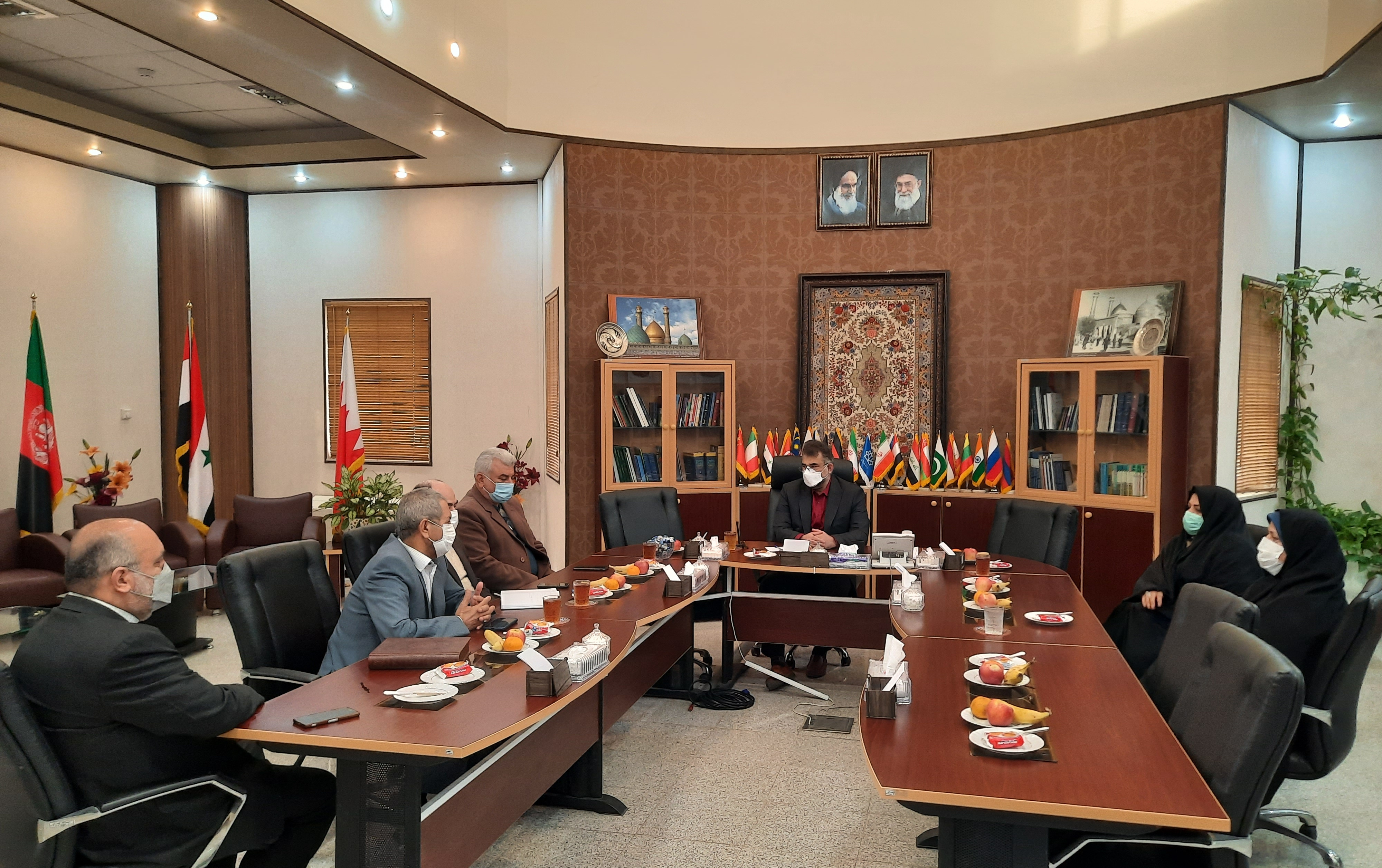 نشست رئیس دانشگاه کاشان خیرین ساختمان بیوتکنولوژی دانشگاه