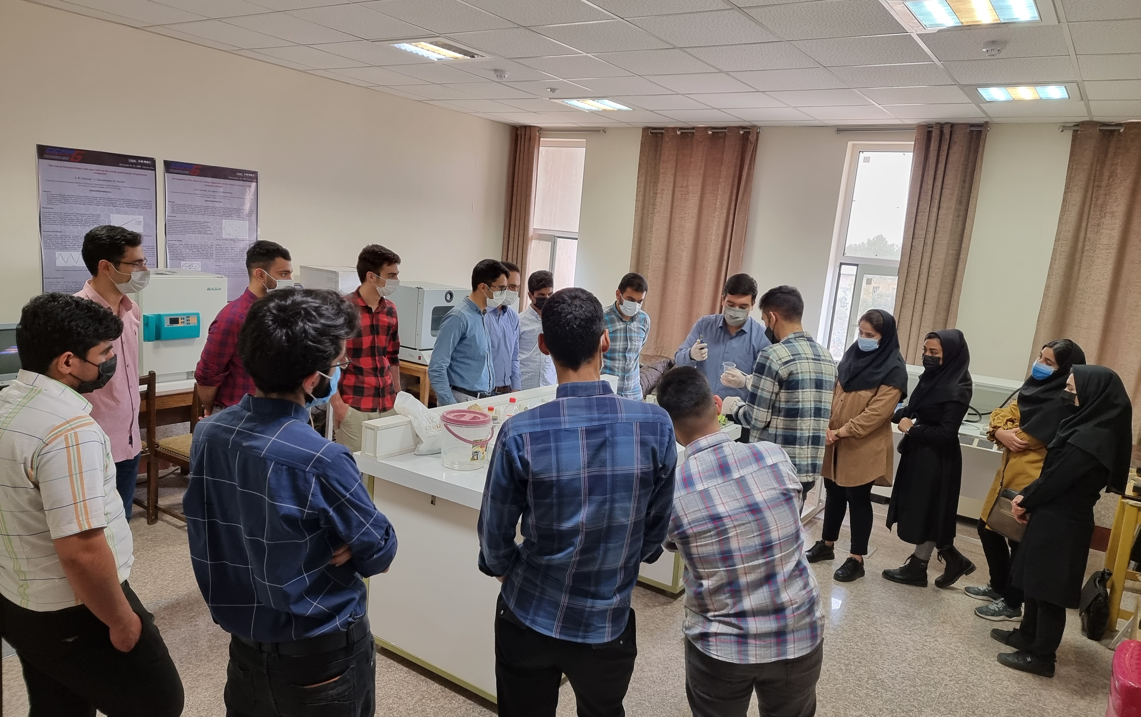 ورکشاپ ساخت قطعات کامپوزیتی