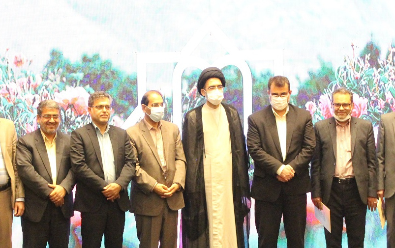 گزارش تصویری مراسم گرامیداشت تجلیل اساتید نمونه ارتقاء یافته دانشگاه کاشان