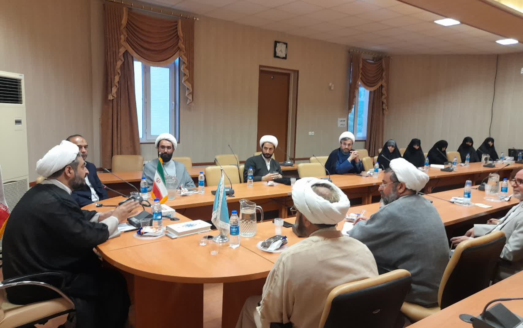 نشست اساتید گروه معارف اسلامی دانشگاه کاشان