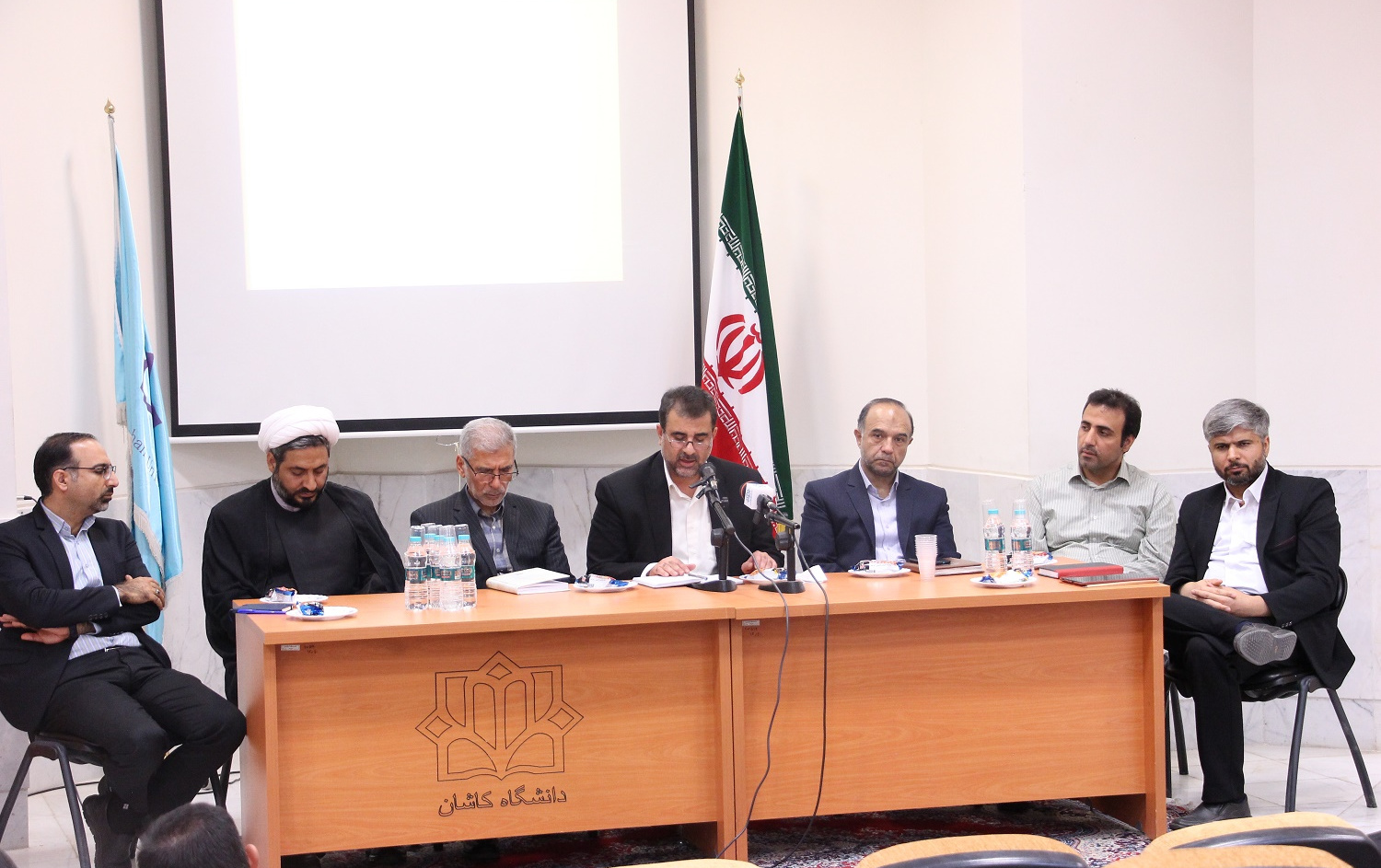 نشست اعضای هیات رئیسه دانشگاه کاشان اساتید دانشکده علوم انسانی حقوق
