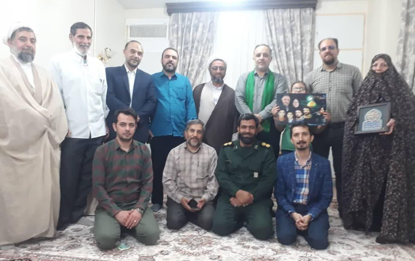 دیدار اعضای شورای پایگاه امام حسین (ع) همراه جمعی بسیجیان دانشگاه کاشان، خانواده شهید والامقام سید جلال ناصری قمصری
