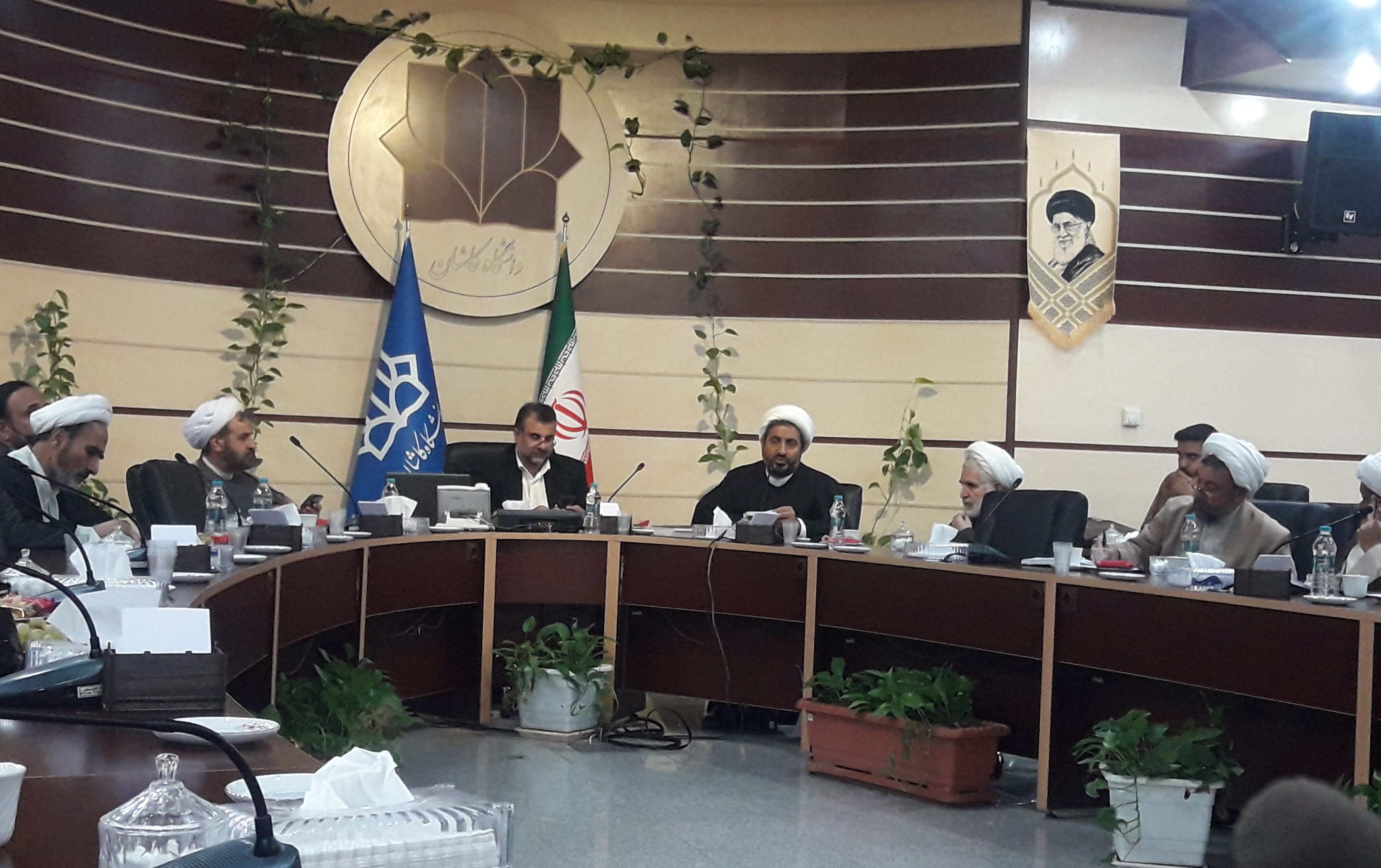 نشست مسئول نهاد رهبری اساتید گروه معارف دانشگاه کاشان: