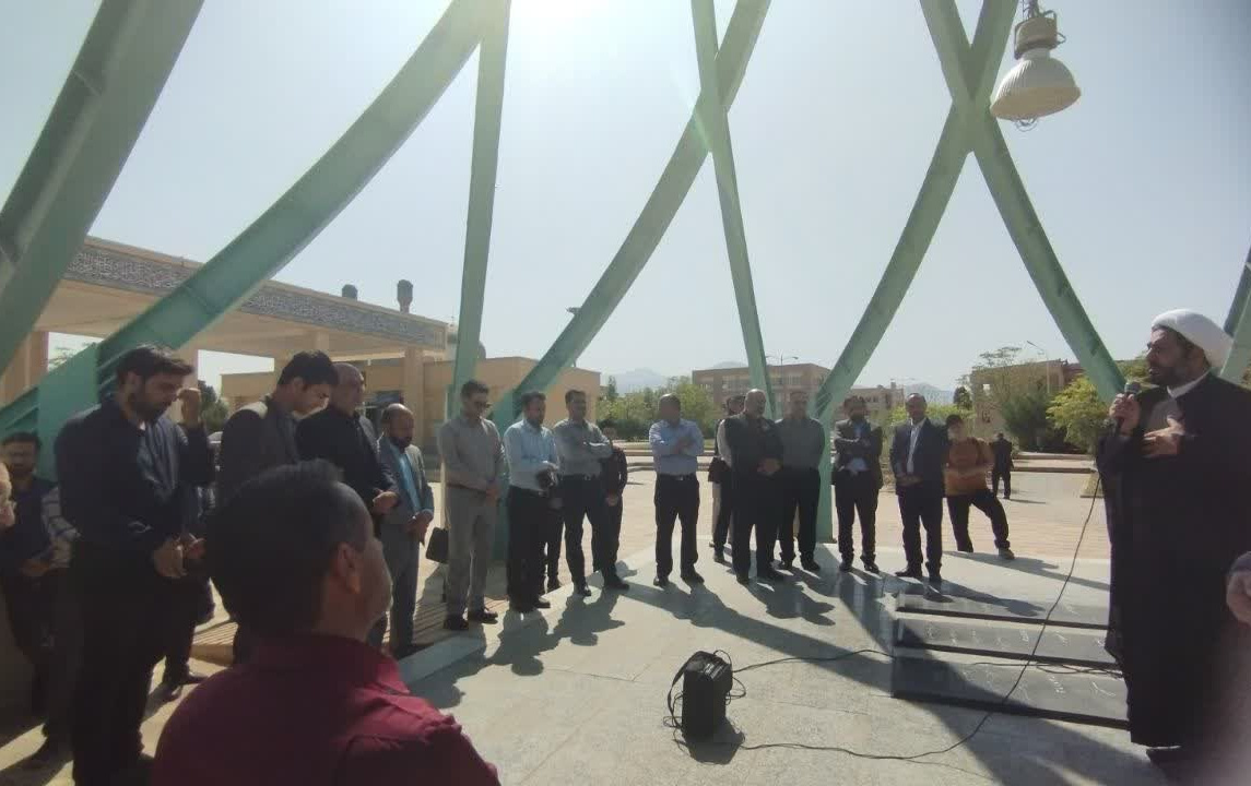 برگزاری مراسم عزاداری ذکر توسل امام عسکری ع جمع اساتید، کارمندان دانشجویان جوار گلزار شهدای گمنام دانشگاه