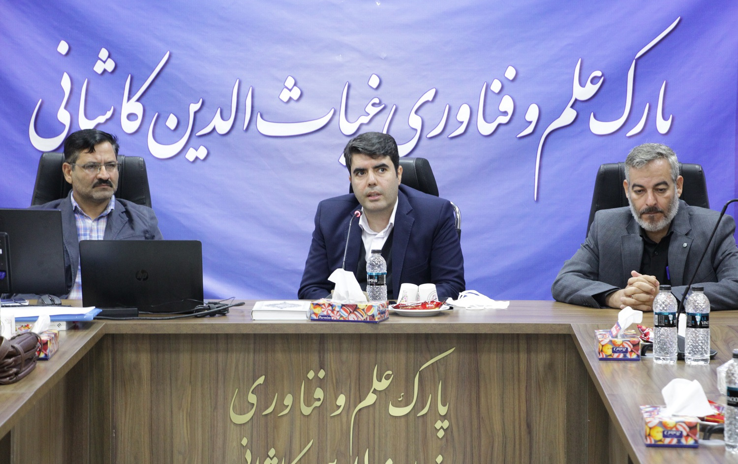 بازدید دکتر طالبی مدیر کل دفتر سیاستگذاری برنامهریزی معاون فناوری وزیر علوم مجموعههای فناوری دانشگاه کاشان
