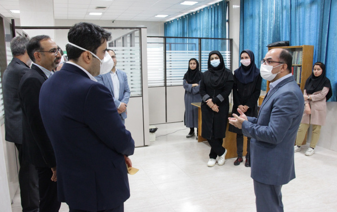 بازدید دکتر طالبی مدیر کل دفتر سیاستگذاری برنامهریزی معاون فناوری وزیر علوم مجموعههای فناوری دانشگاه کاشان
