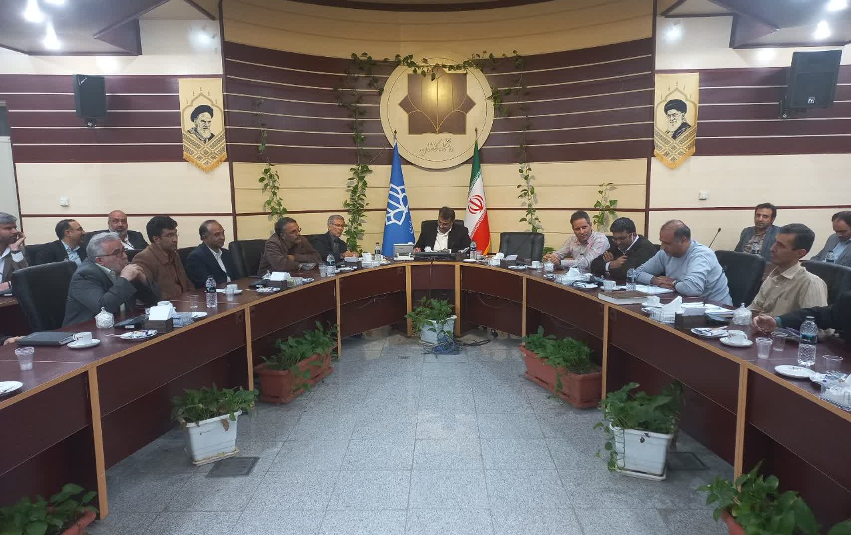 نشست هم اندیشی اساتید دانشکده علوم ریاضی دانشگاه کاشان