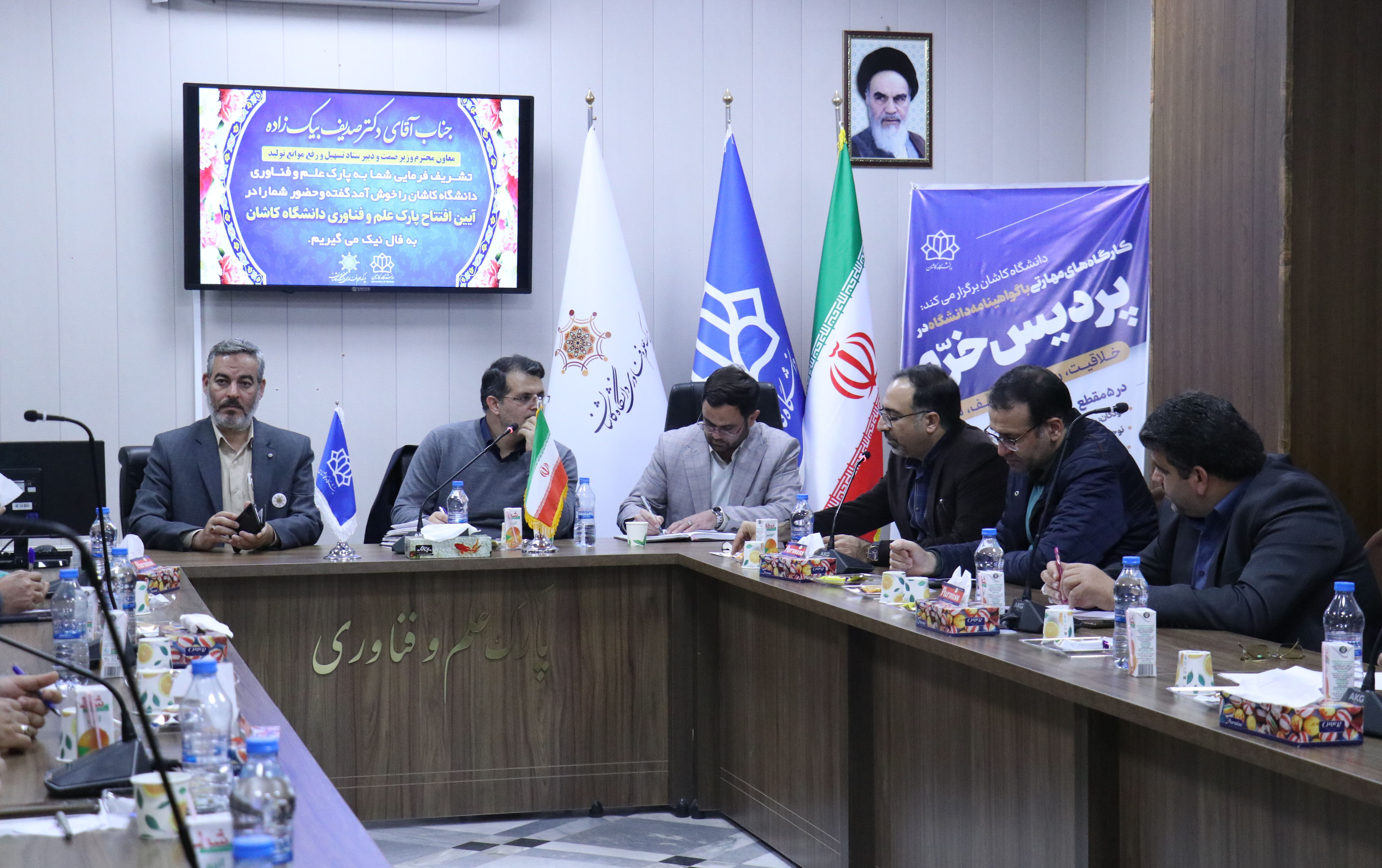 نشست معاون وزیر صمت دبیر ستاد تسهیل رفع موانع تولید کشور صنعتگران واحدهای تولیدی منطقه کاشان