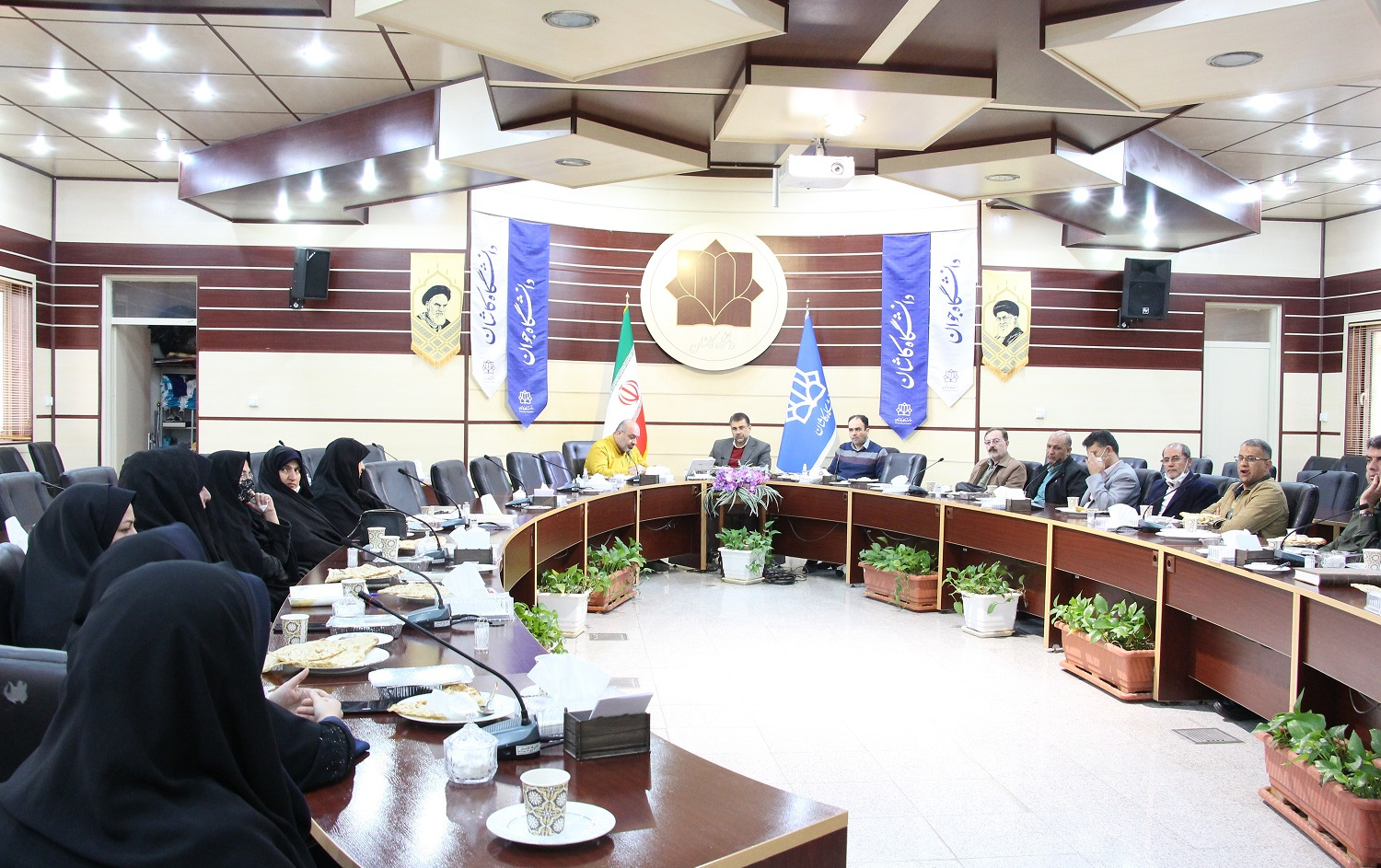 نشست هم اندیشی یاوران علمی حوزه آموزش دانشگاه کاشان