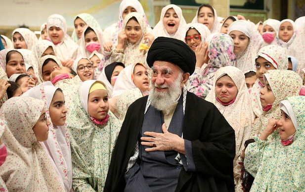 مراسم «جشن فرشته‌ها» حضور صدها تن دختران حسینیه امام خمینی برگزار شد؛