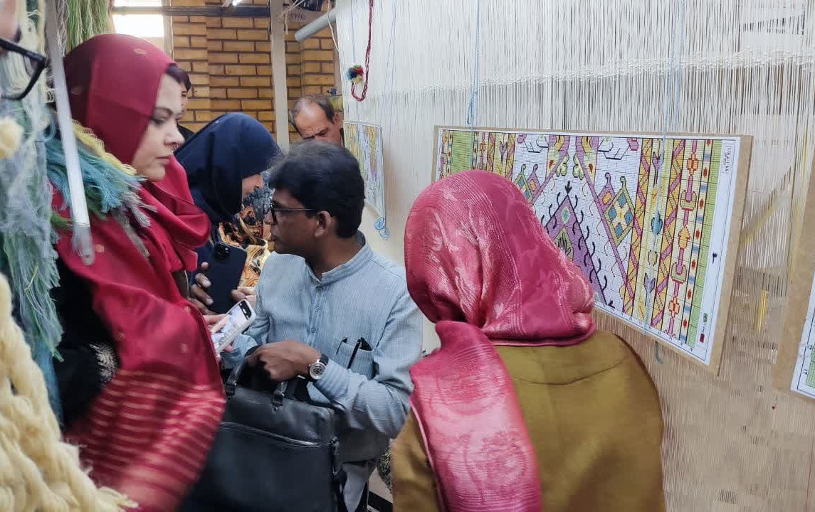 بازدید گروه ارزیاب جهانی صنایع دستی یونسکو کارگاه‌های صنایع دستی پارک علم فناوری دانشگاه کاشان