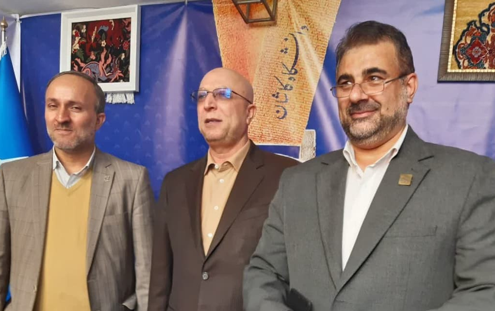 بازدید وزیر علوم غرفه دستاوردهای دانشگاه کاشان نخستین جشنواره جذب دانشجویان بین الملل ایران دانشگاه تربیت مدرس