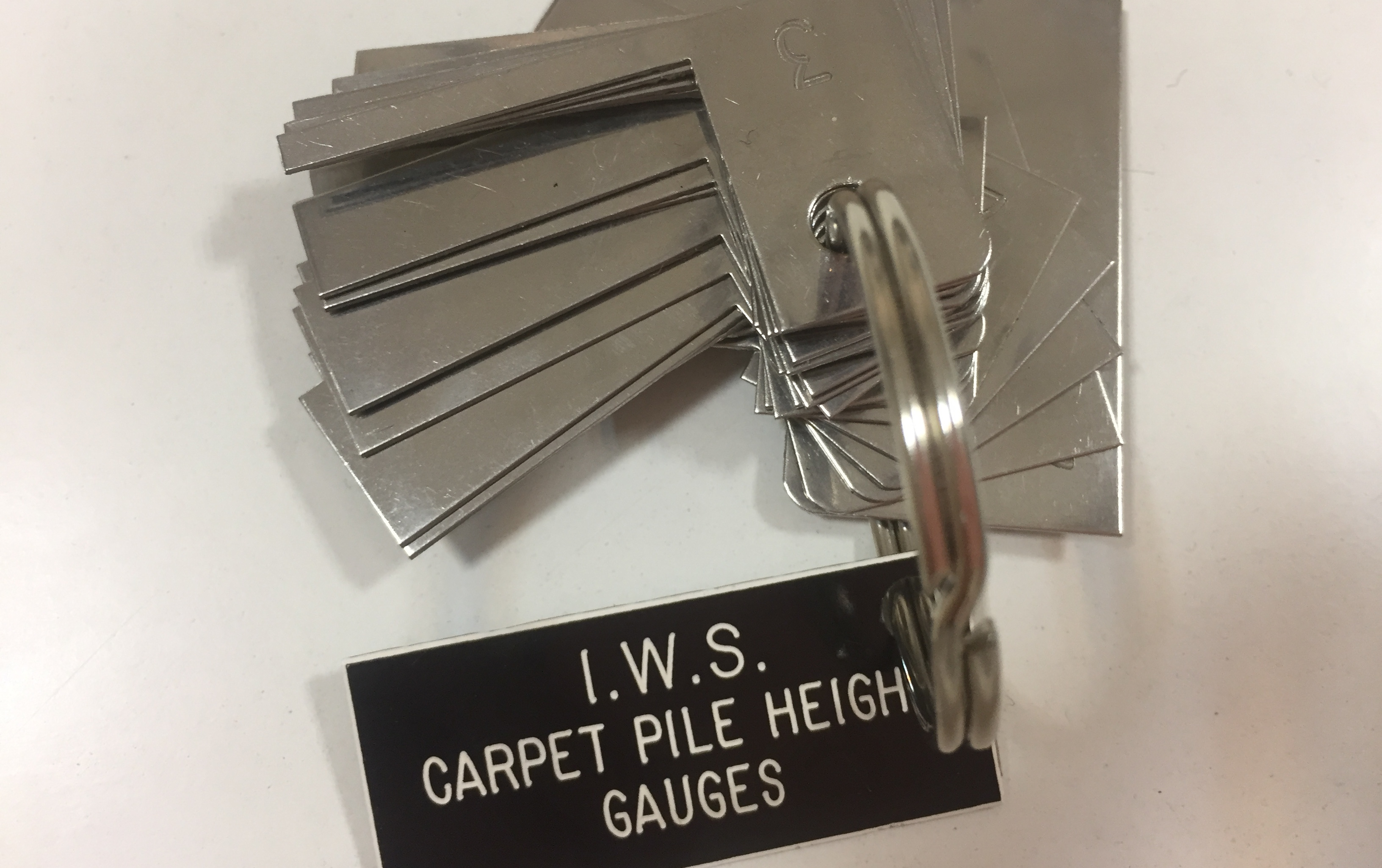 تعیین طول ساق نخ پرز (carpet pile height gauges)آزمایشگاه رنگرزی کنترل کیفیت فرش