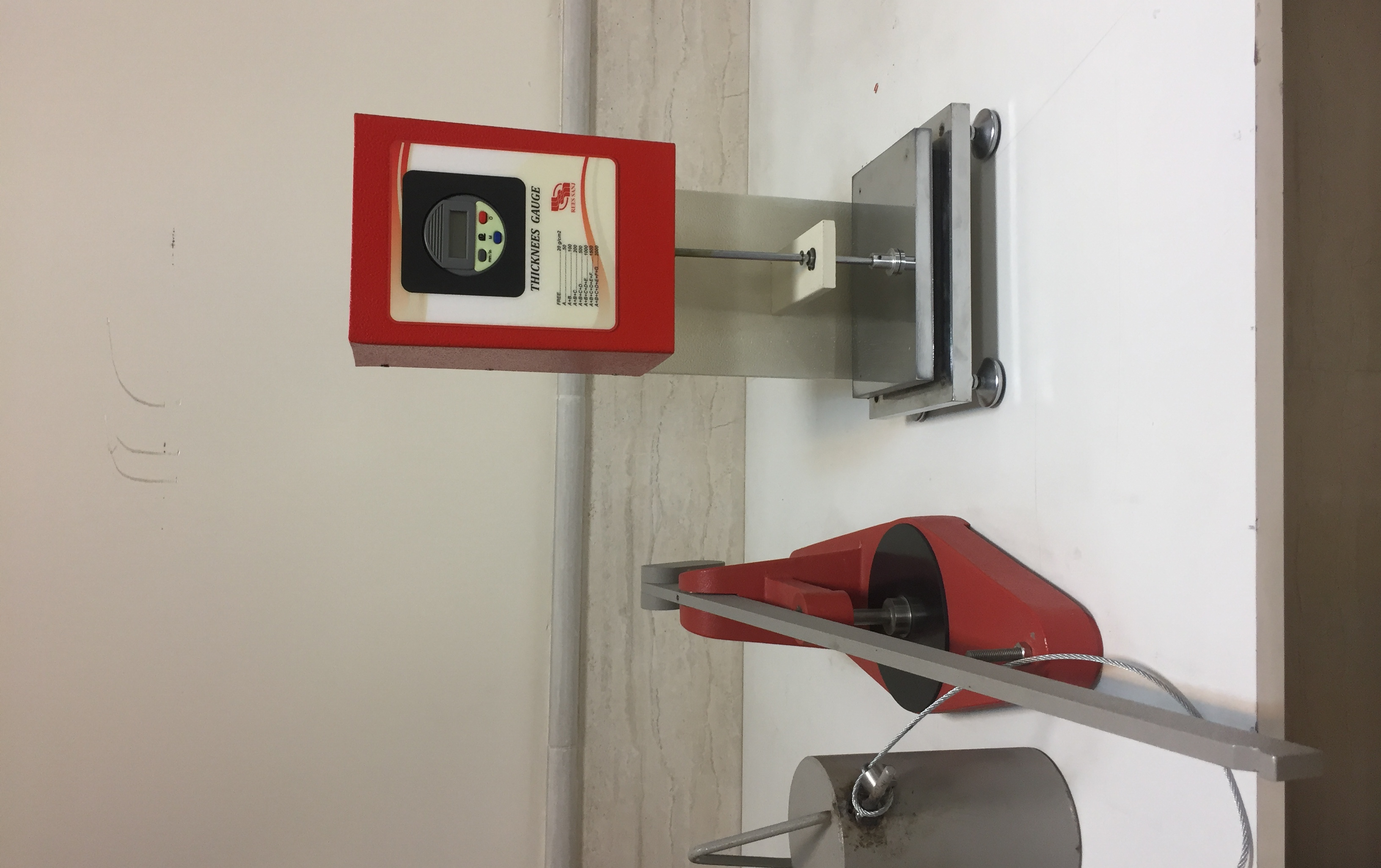 بار گذار استاتیکی (the carpet static loading tester)آزمایشگاه رنگرزی کنترل کیفیت فرش