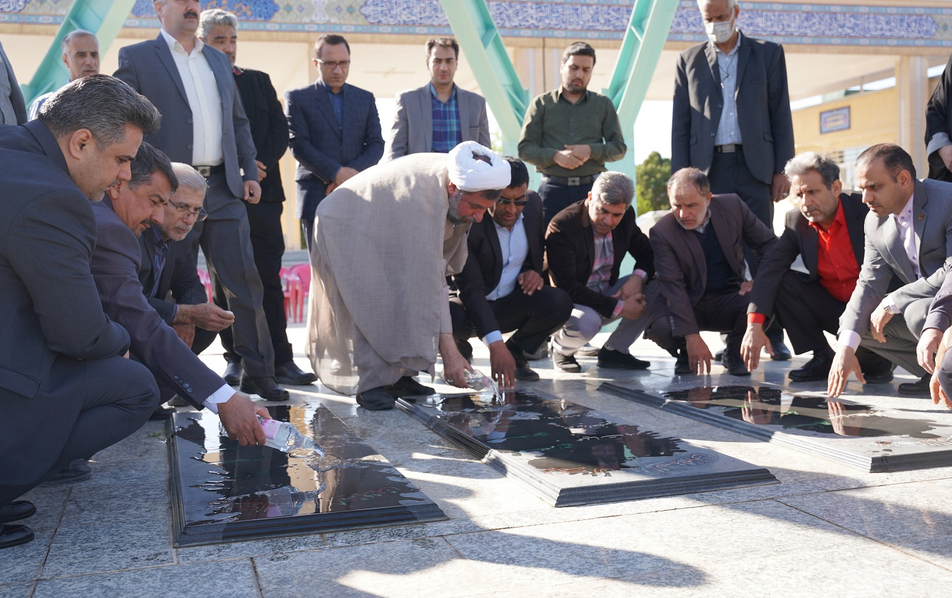 گزارش تصویری دیدار نوروزی کارکنان دانشگاه کاشان تجدید میثاق شهداء