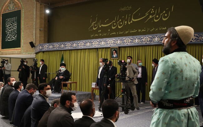 رهبر معظم انقلاب اسلامی دیدار جمعی شاعران استادان زبان ادب پارسی: