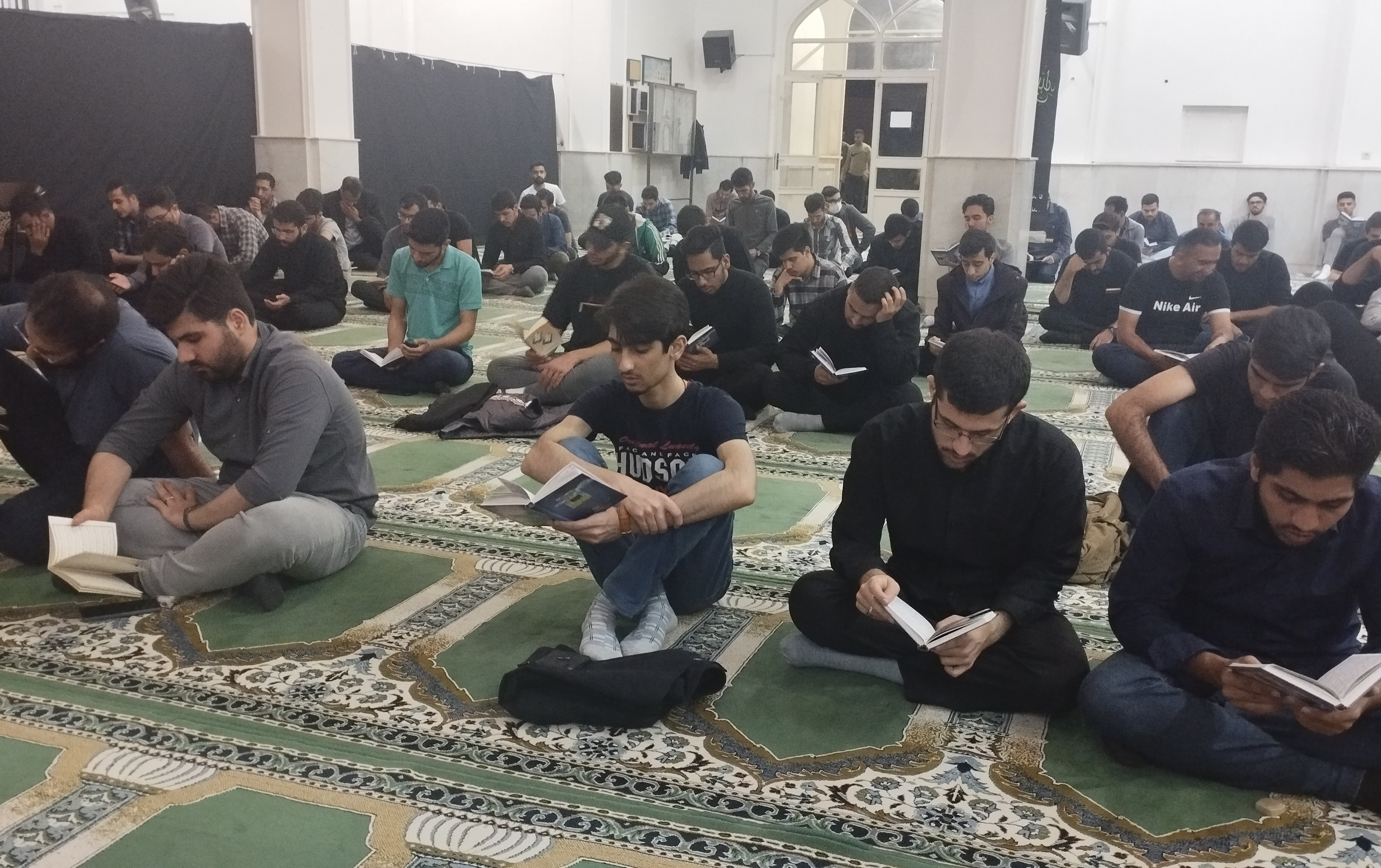 نخستین شب مراسمِ پر فیضِ لَیالیِ قدر برگزار شد