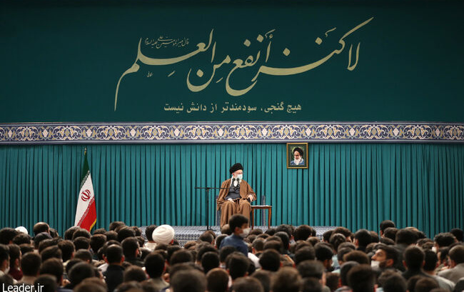 رهبر معظم انقلاب اسلامی دیدار جمعی دانشجویان نمایندگان تشکلهای دانشجویی: