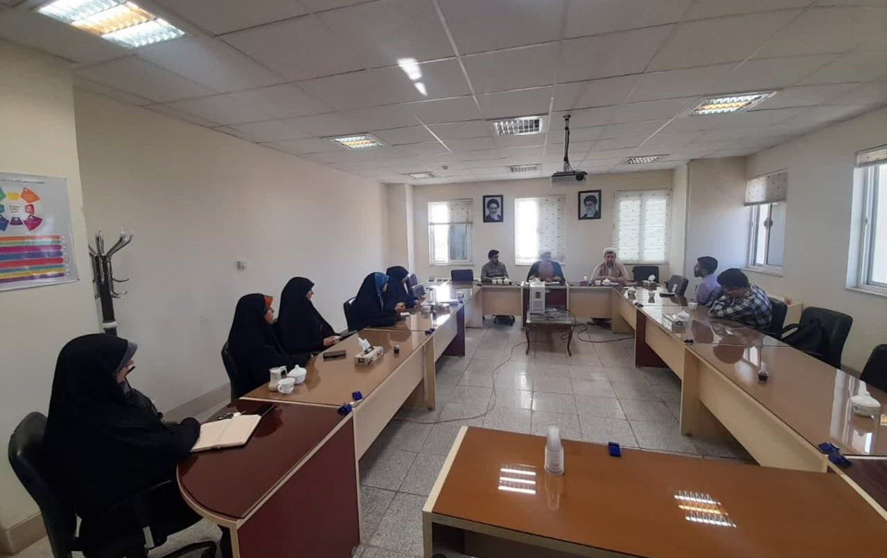 نشست صمیمانه مسئول نهاد رهبری اعضای کانون نگاه سبز دانشگاه کاشان