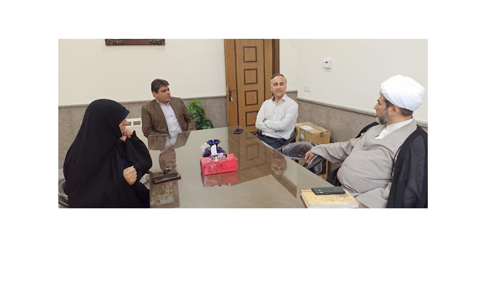 بازدید مسئول نهاد رهبری کتابخانه مرکزی دانشگاه کاشان