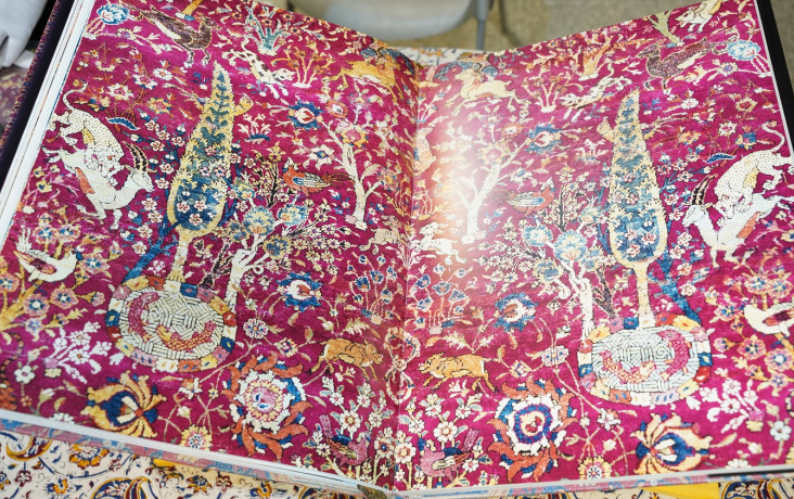 رونمایی کتاب گنجینه ملی فرش ایران دانشگاه کاشان