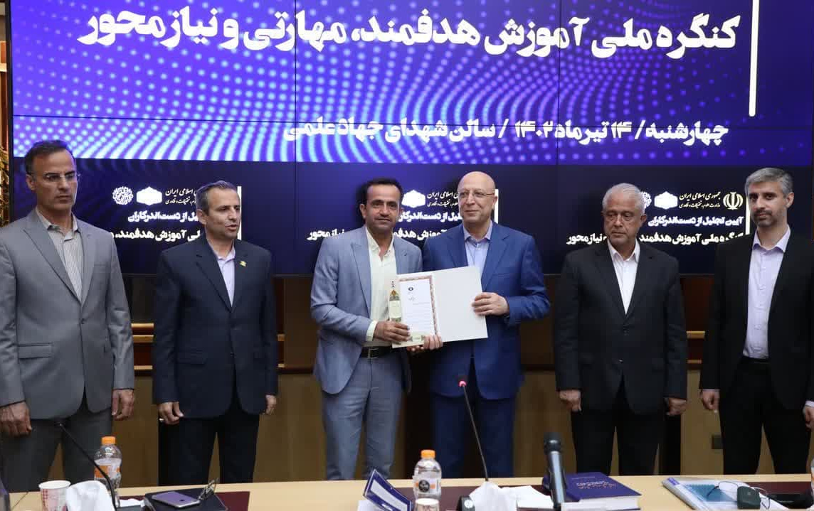 تجربه خانه خلاق علوم انسانی اجتماعی دانشکده علوم انسانی دانشگاه کاشان برگزیده تجلیل شد