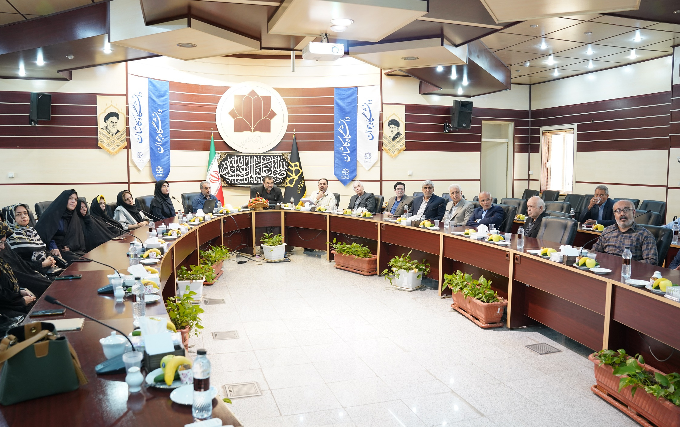 مجمع عمومی(هیات امنا) بنیاد حامیان دانشگاه کاشان برگزار شد