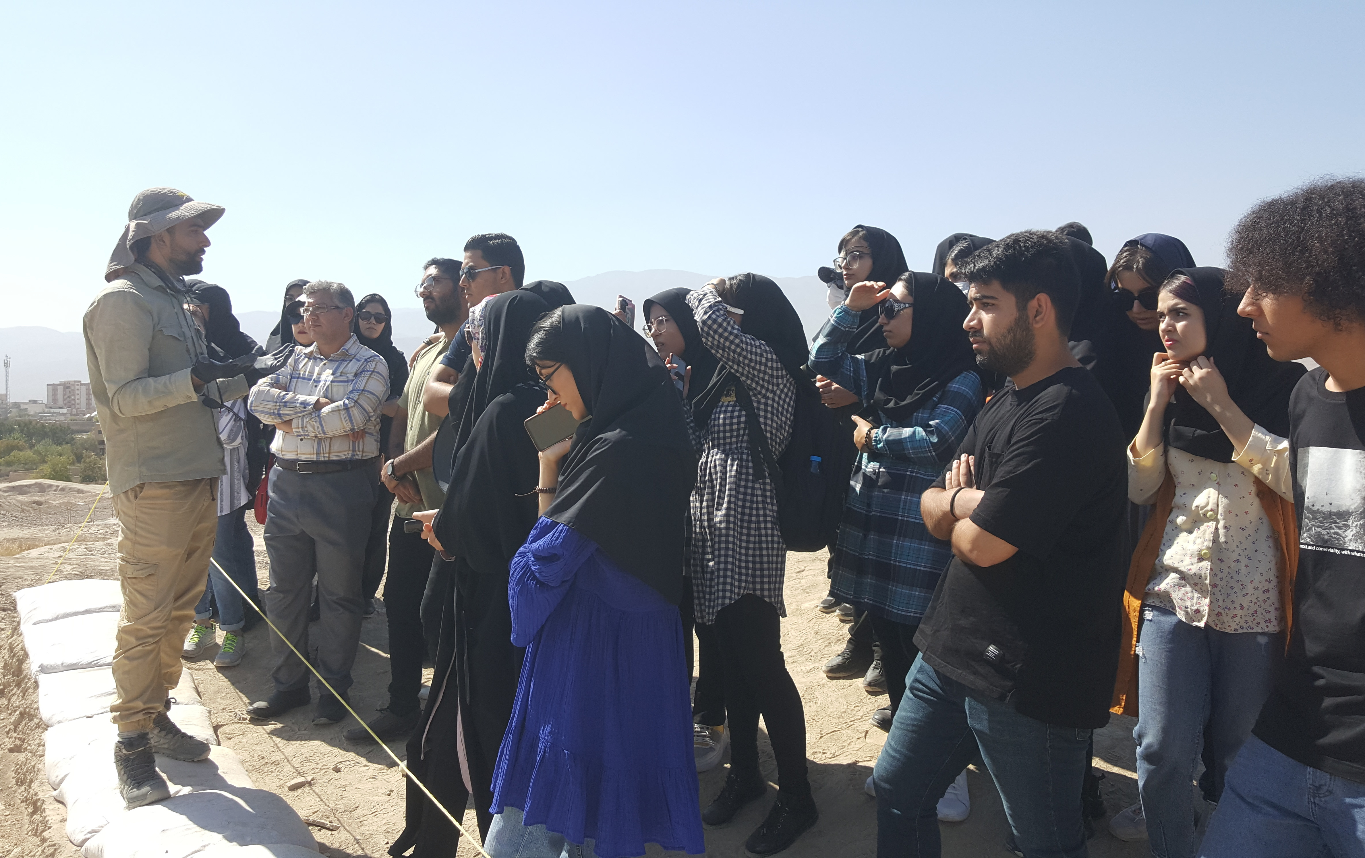 بازدید دانشجویان دانشکده های منابع طبیعی، علوم انسانی معماری هنر دانشگاه کاشان کاوش باستانی تپه سیلک