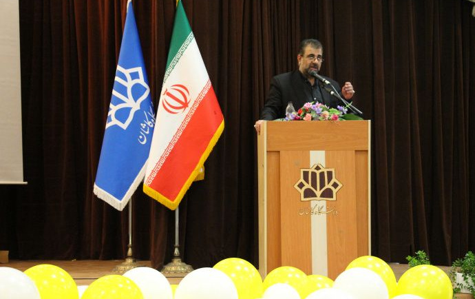مراسم معارفه نو دانشجویان کارشناسی ۱۴۰۲ دانشگاه کاشان برگزار شد