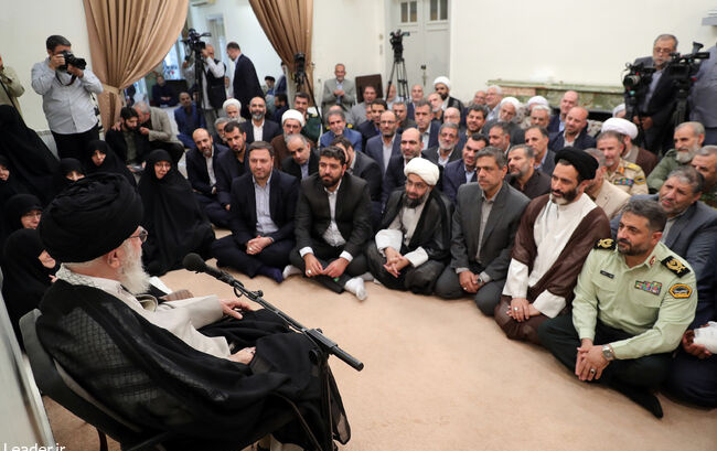 رهبر معظم انقلاب دیدار دستاندرکاران کنگره ملی بزرگداشت ۹ هزار ۸۰۰ شهید استان کرمانشاه: