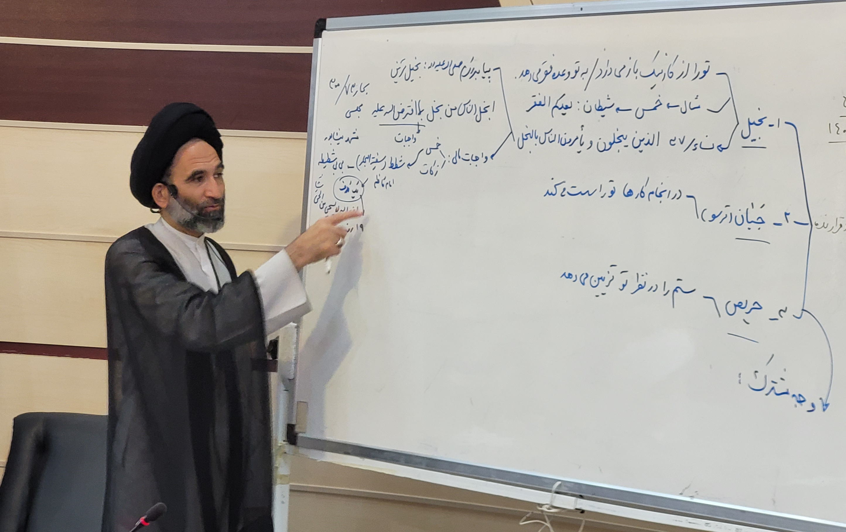 برگزاری بیست یکمین جلسه مباحثه نامه ۵۳ نهج البلاغه توسط نماینده محترم ولی فقیه امام جمعه کاشان دانشگاه کاشان