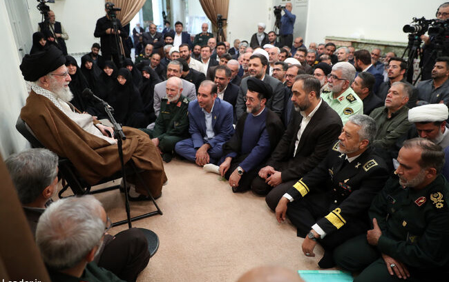 رهبر معظم انقلاب دیدار دست‌اندرکاران برگزاری کنگره ۱۵ هزار شهید استان فارس: