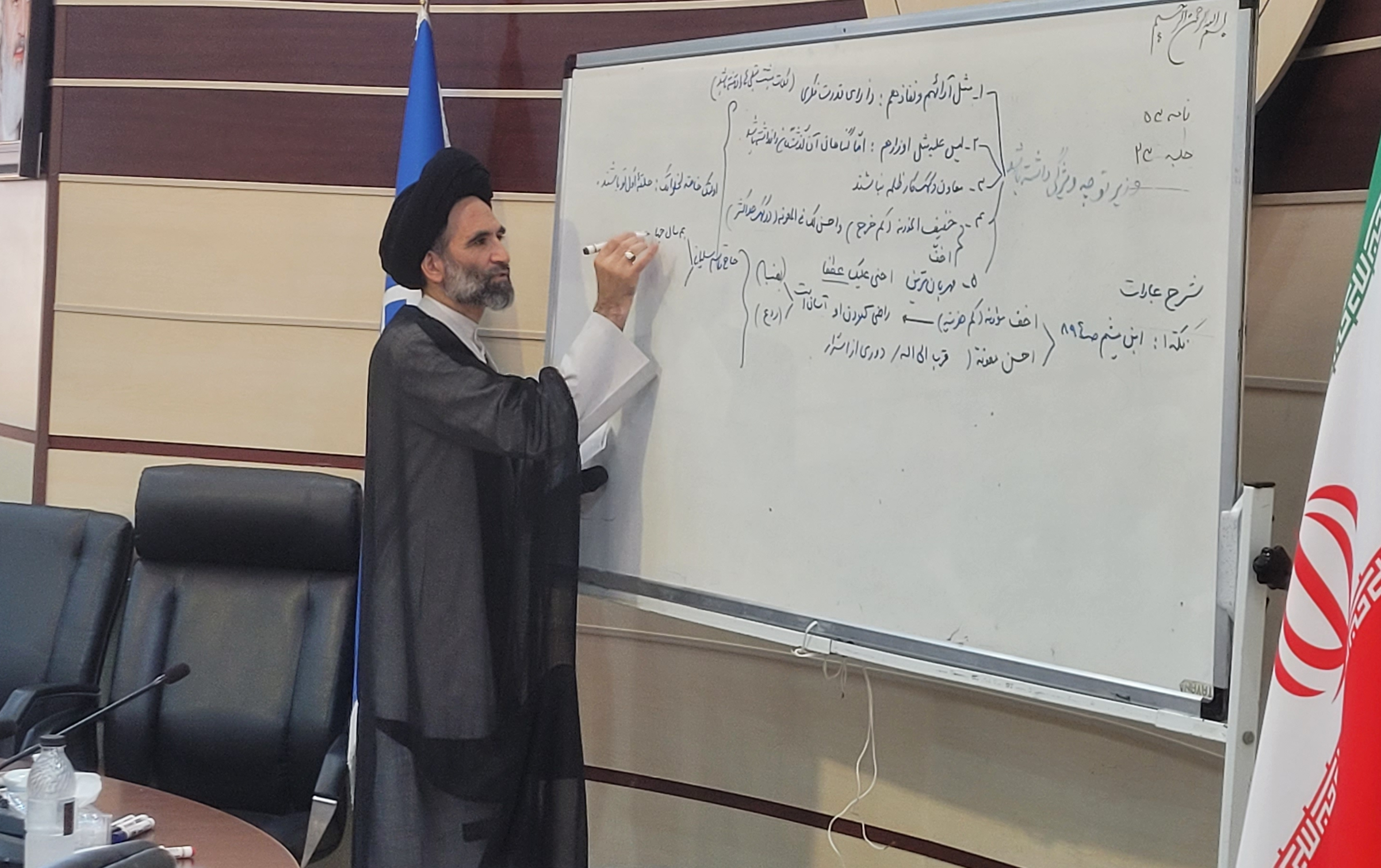 برگزاری بیست سومین جلسه مباحثه نامه ۵۳ نهج البلاغه توسط امام جمعه کاشان دانشگاه کاشان