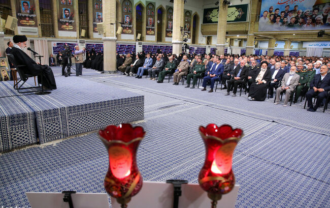 رهبر معظم انقلاب اسلامی خطاب مسئولان کشورهای اسلامی تاکید کردند: