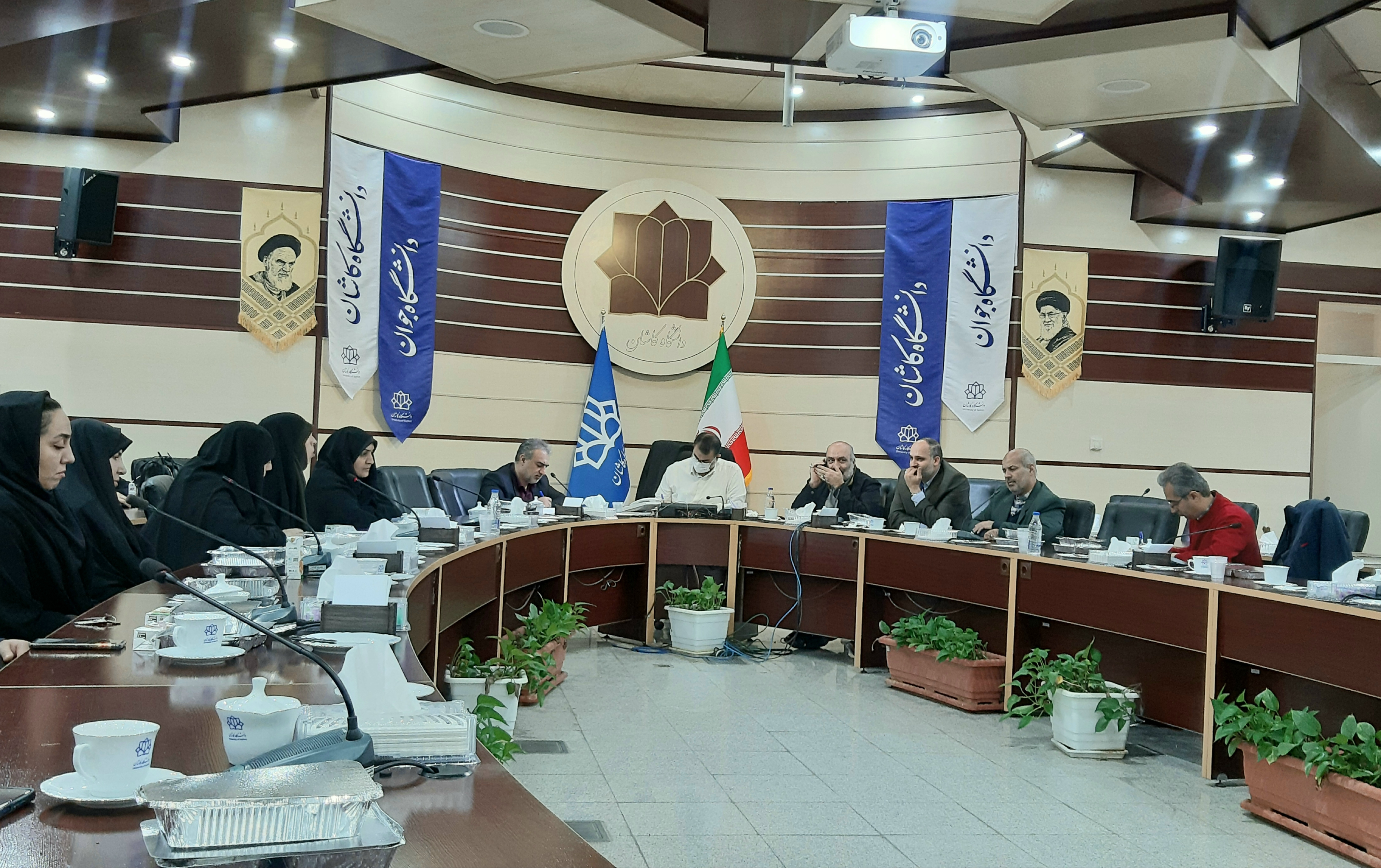 نشست هم اندیشی رئیس دانشگاه کاشان یاوران علمی حوزه دانشجویی