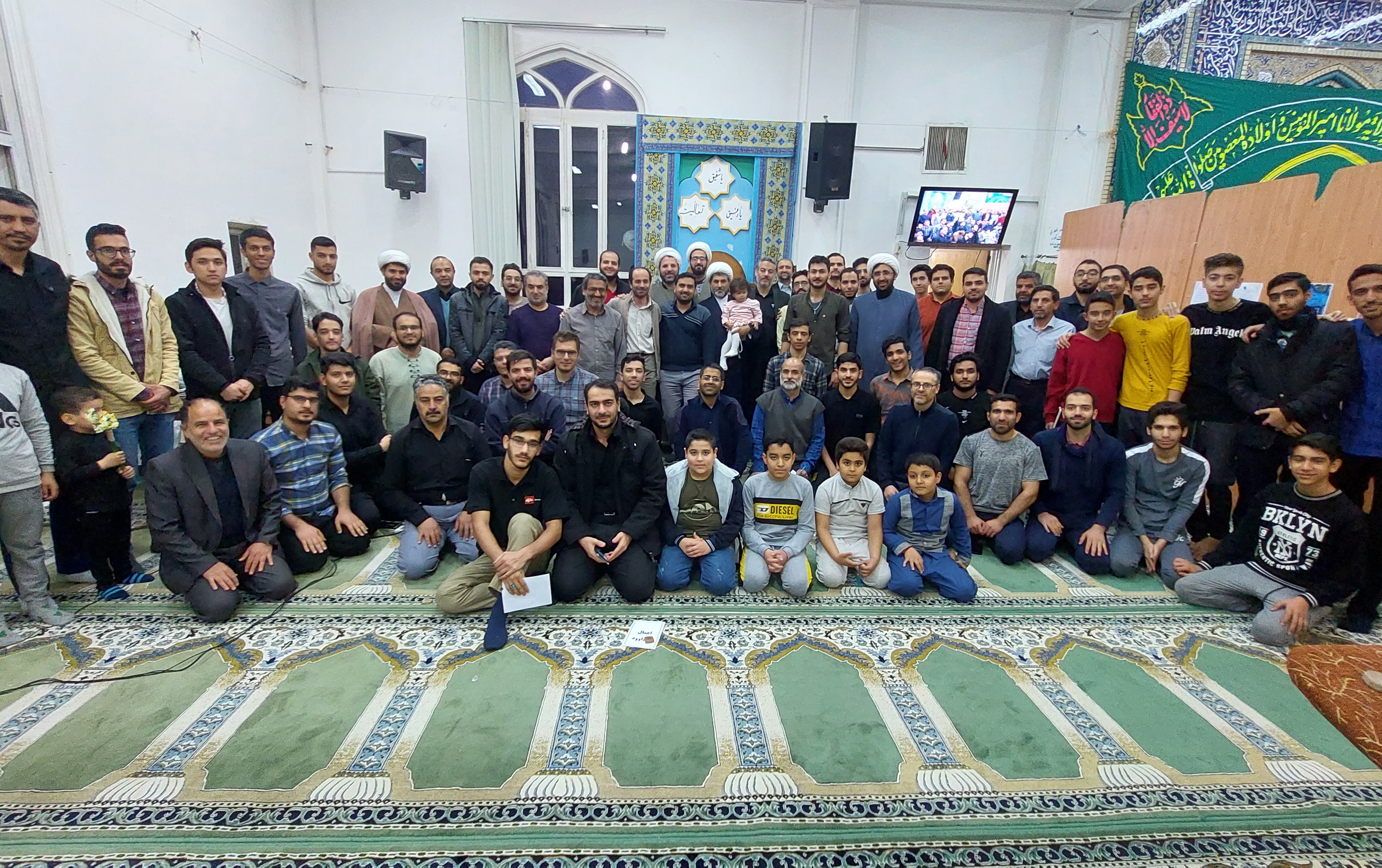 عکس یادگاری معتکفین مسجد دانشگاه کاشان