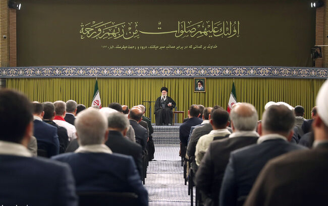 رهبر معظم انقلاب دیدار دست‌اندرکاران کنگره ۲۴ هزار شهید خوزستان تبیین کردند:
