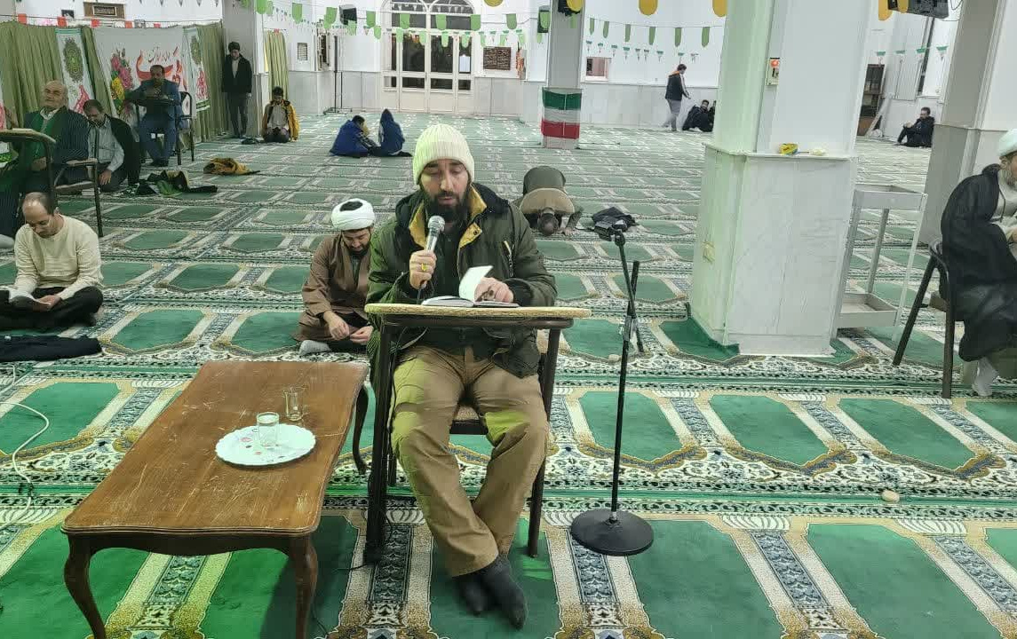 قرائت زیارت عاشورا مراسم احیا شب نیمه شعبان مسجد دانشگاه کاشان