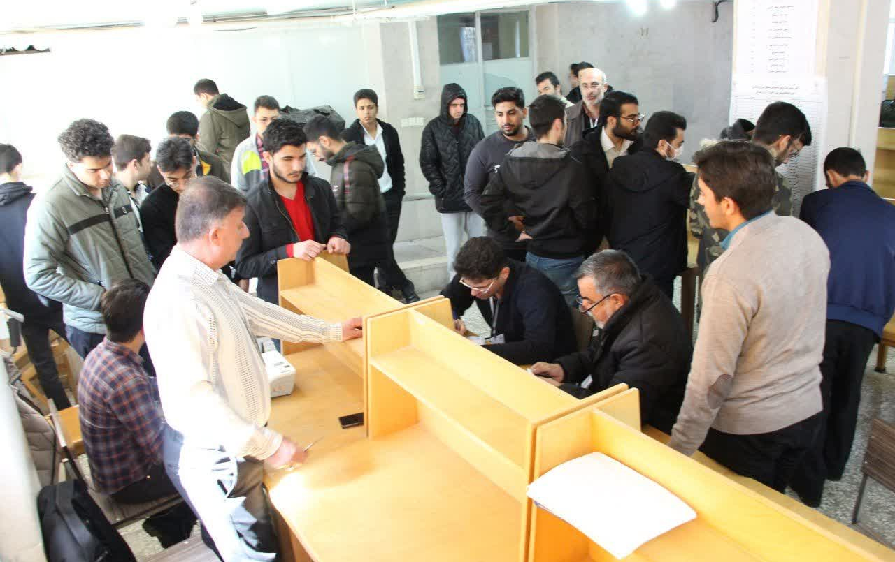 حضور پرشور حداکثری دانشجویان خوابگاه های دانشگاه کاشان پای صندوق های اخذ رای