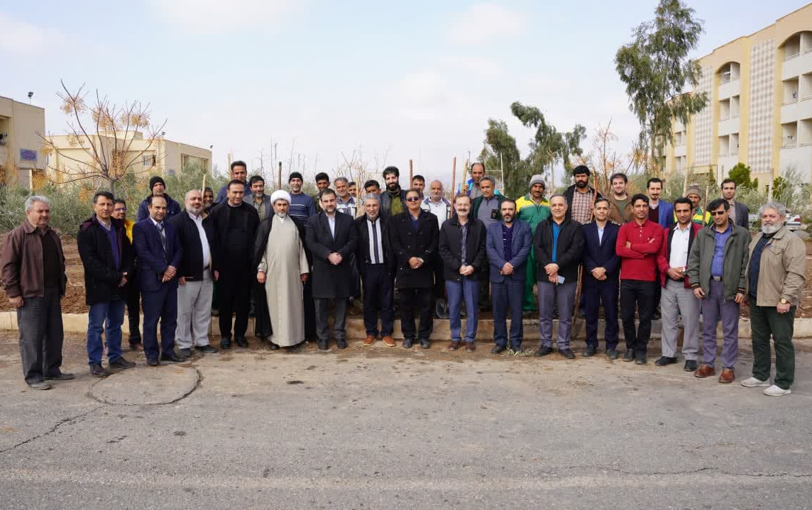 کاشت نهال زیتون دانشگاه کاشان بمناسبت روز درختکاری