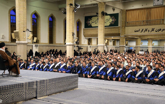 رهبر معظم انقلاب دیدار هزاران نفر کارگران تاکید کردند: