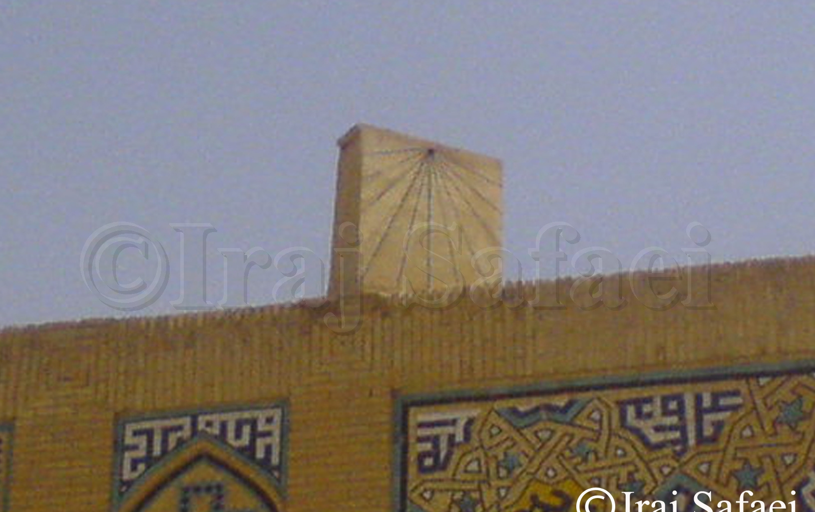 آشنایی ساعت آفتابی قدیمی مسجد حکیم اصفهان