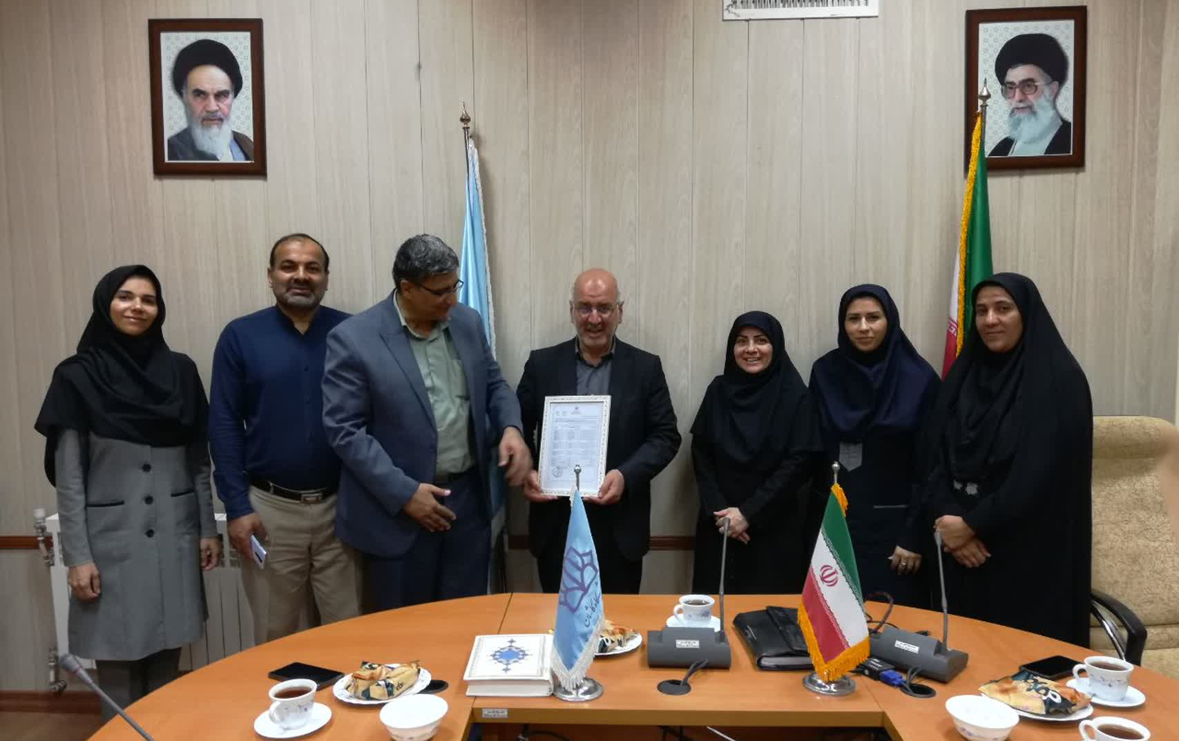 صدور مجوز تایید صلاحیت آزمایشگاههای کنترل کیفی پژوهشکده اسانس دانشگاه کاشان  بر مبنای استاندارد ایزو ۱۷۰۲۵