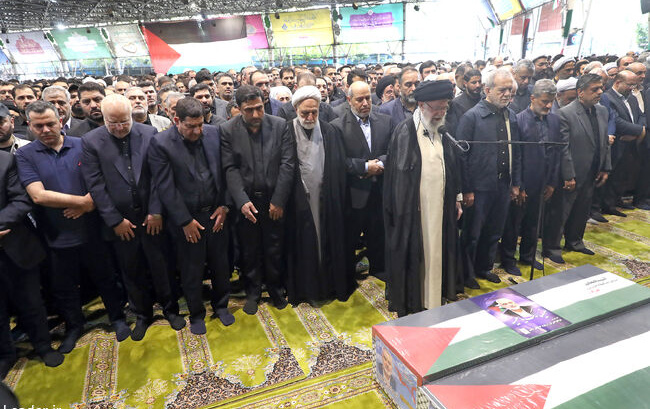 رهبر معظم انقلاب بر پیکر شهید اسماعیل هنیه اقامه نماز کردند