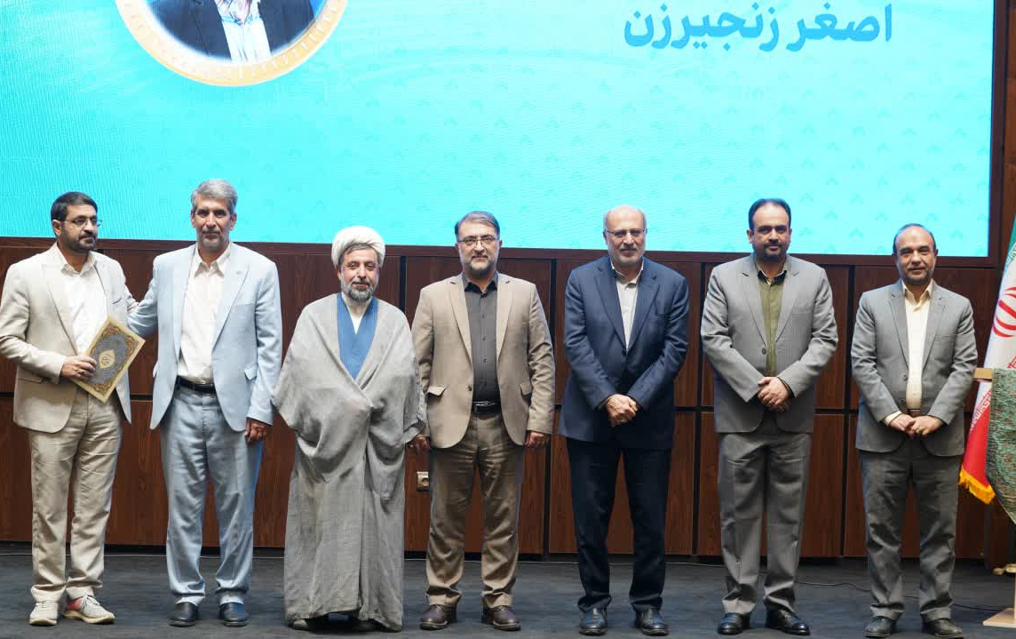 گزارش تصویری تجلیل کارمندان نمونه ۱۴۰۲ دانشگاه کاشان