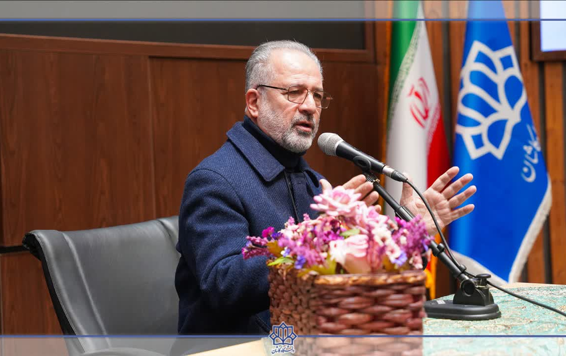 مراسم پنجمین سالگرد شهید بزرگ سردار سلیمانی یار همیشگی اش ابومهدی المهندس دانشگاه کاشان برگزار شد