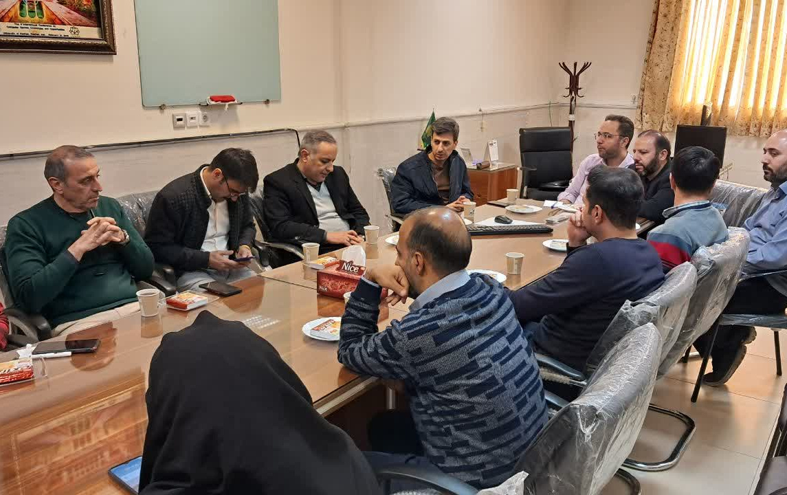 تبادل نظر بررسی درخواست ها مشکلات کارشناسان مرکز حضور مدیر اداری منابع انسانی
