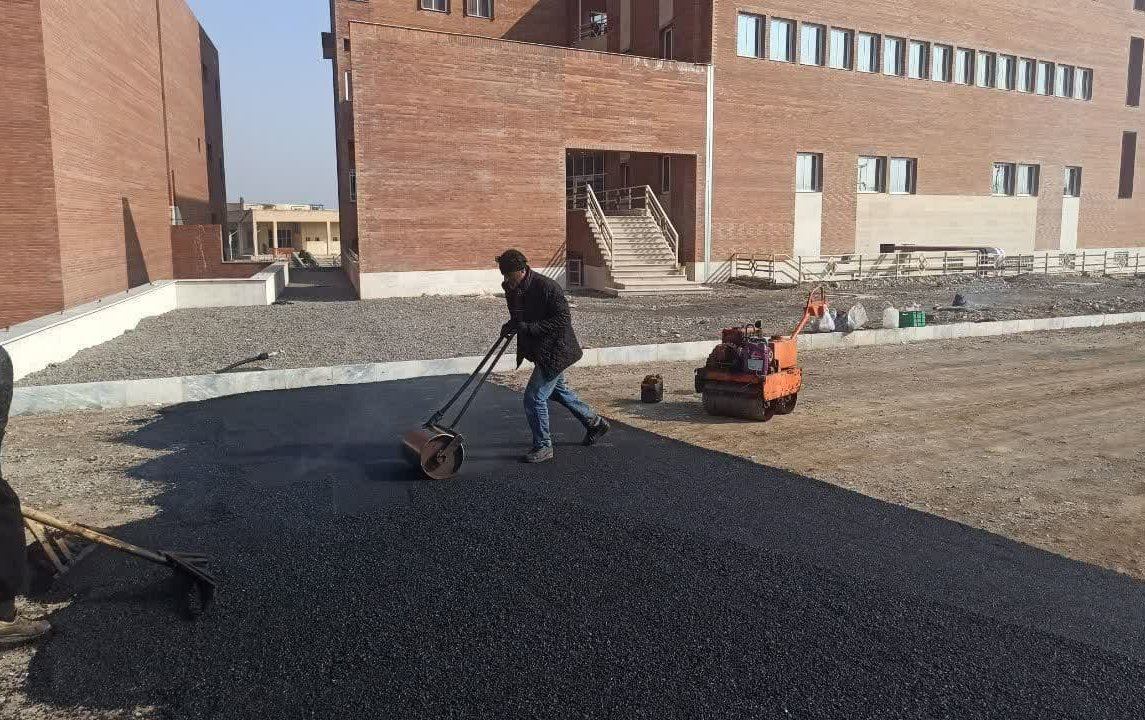 آسفالت بخشی خیابان روبروی مرکز it