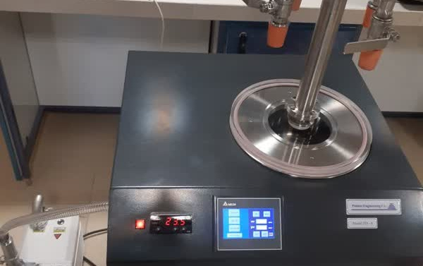آزمایشگاه دستگاه خشک کن انجمادی (freeze dryer)