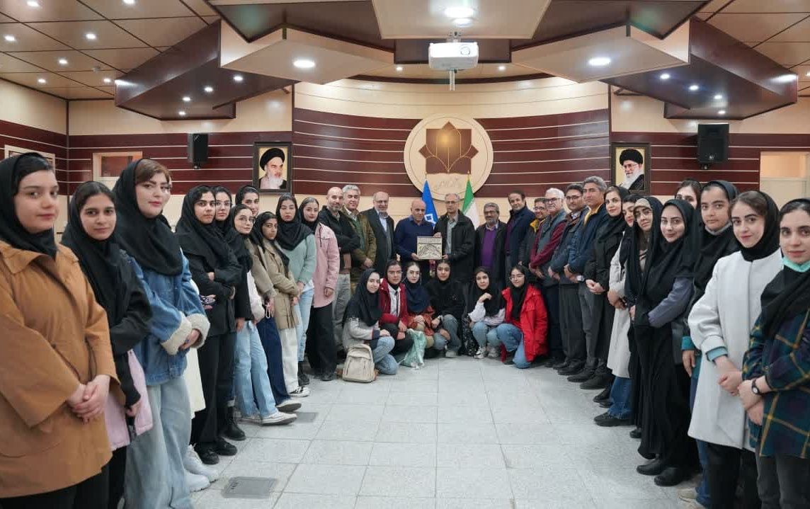 رونمایی بازسازی کاشی زرین فام مسجد جامع قلهات عمان